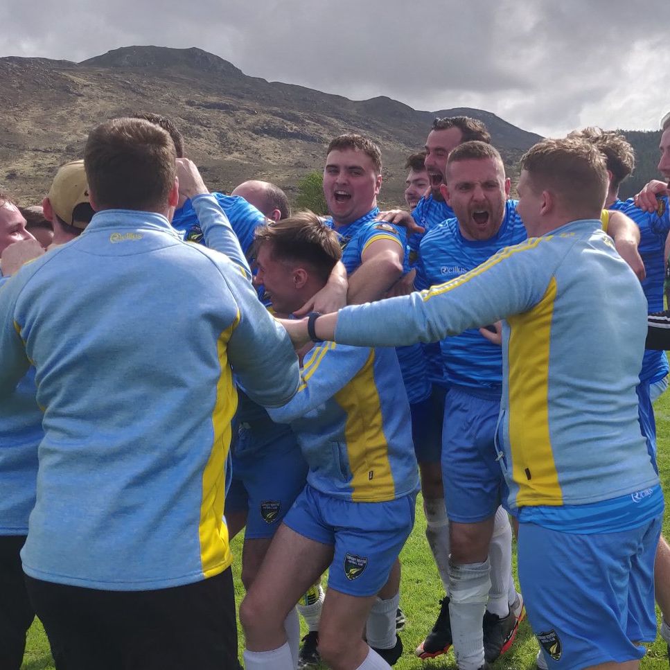 draw would guarantee Hughie Cannon's Dunlewey the title, and an away win for Copany would bring their third ever league title in their 42 year history back to Laghey.