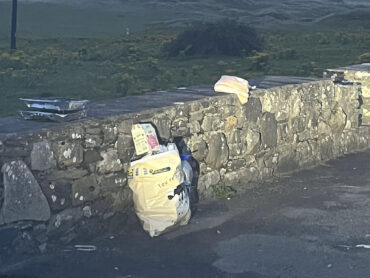 Criticism of lack of bins at Mullaghmore Beach as weekend rubbish left behind